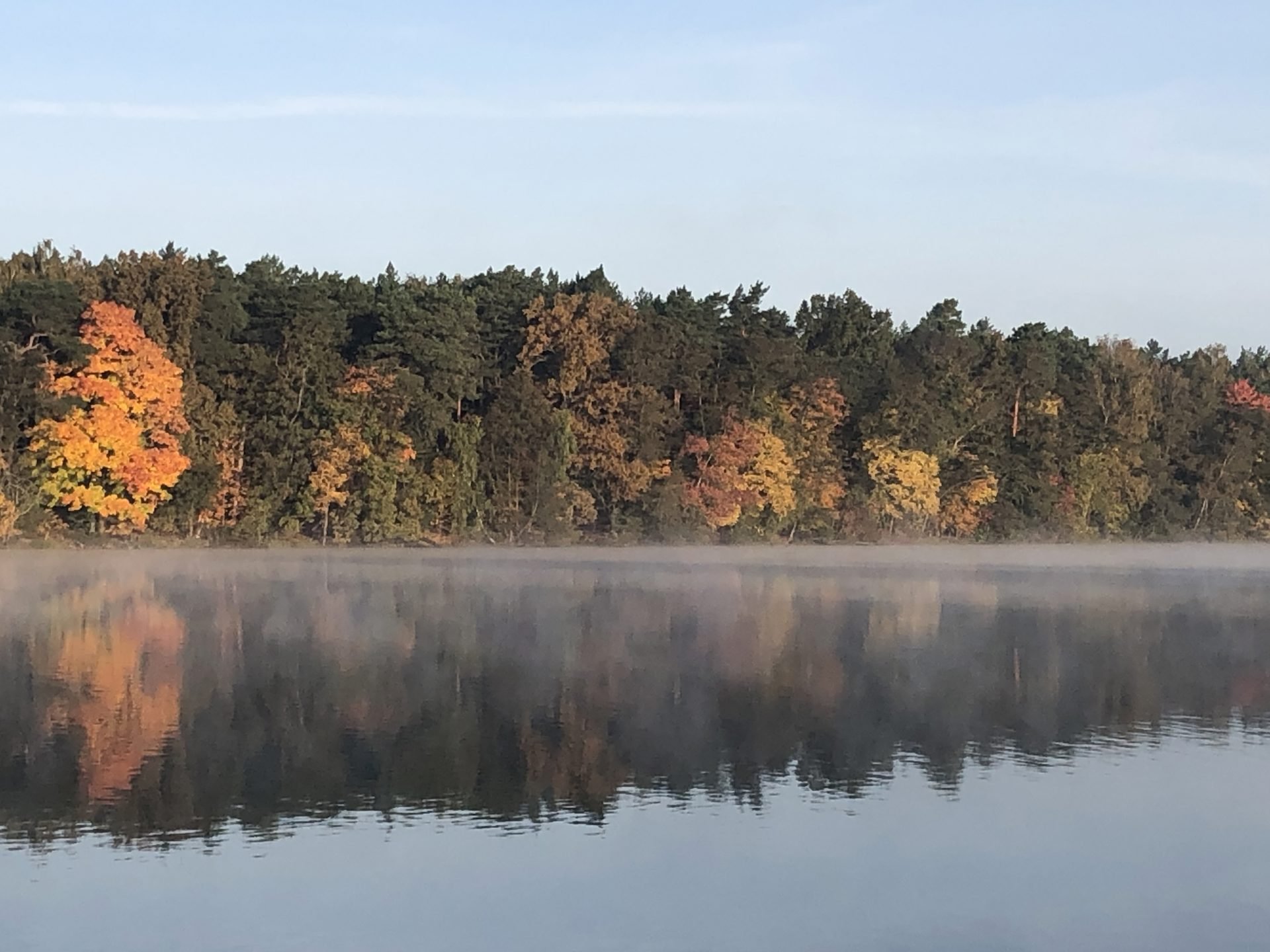 Herbstatmosphäre am Ufer des Großen Zugs