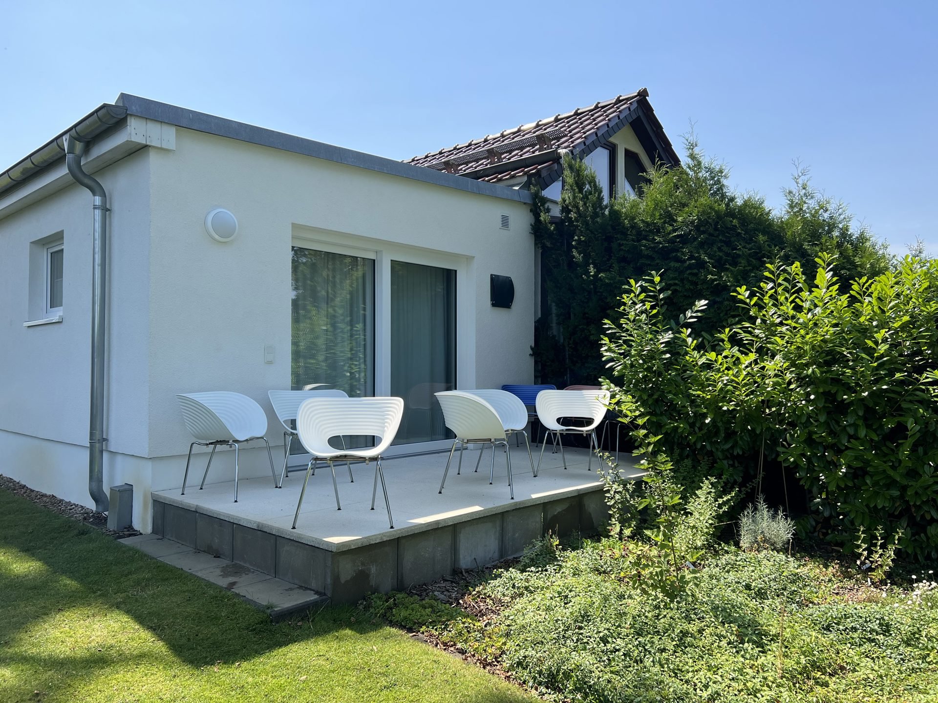 Gästehaus am Großen Zug in Niederlehme, Außenansicht mit Terrasse