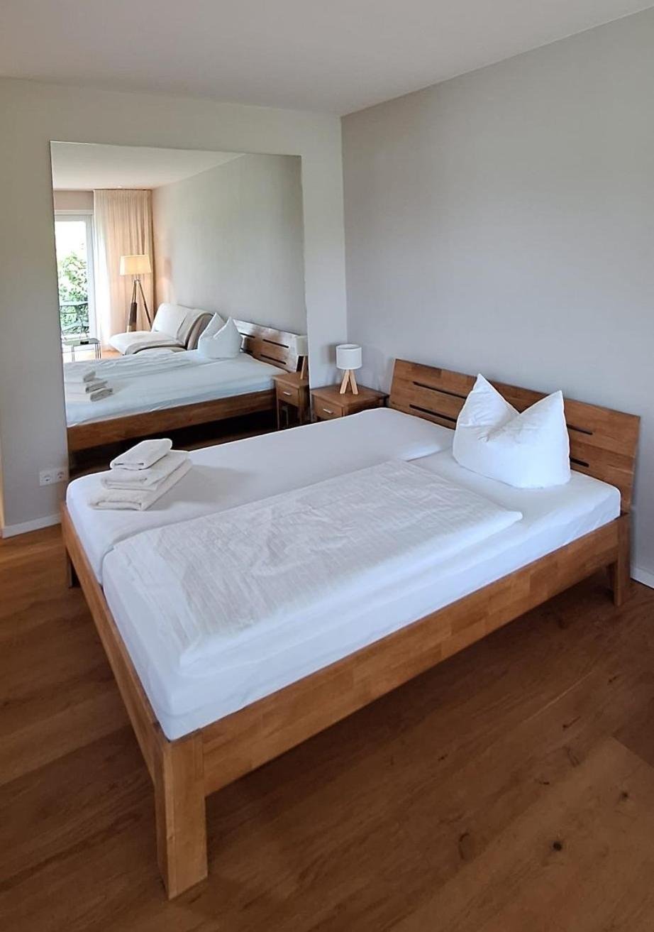 Doppelbett im Gästehaus am Großen Zug